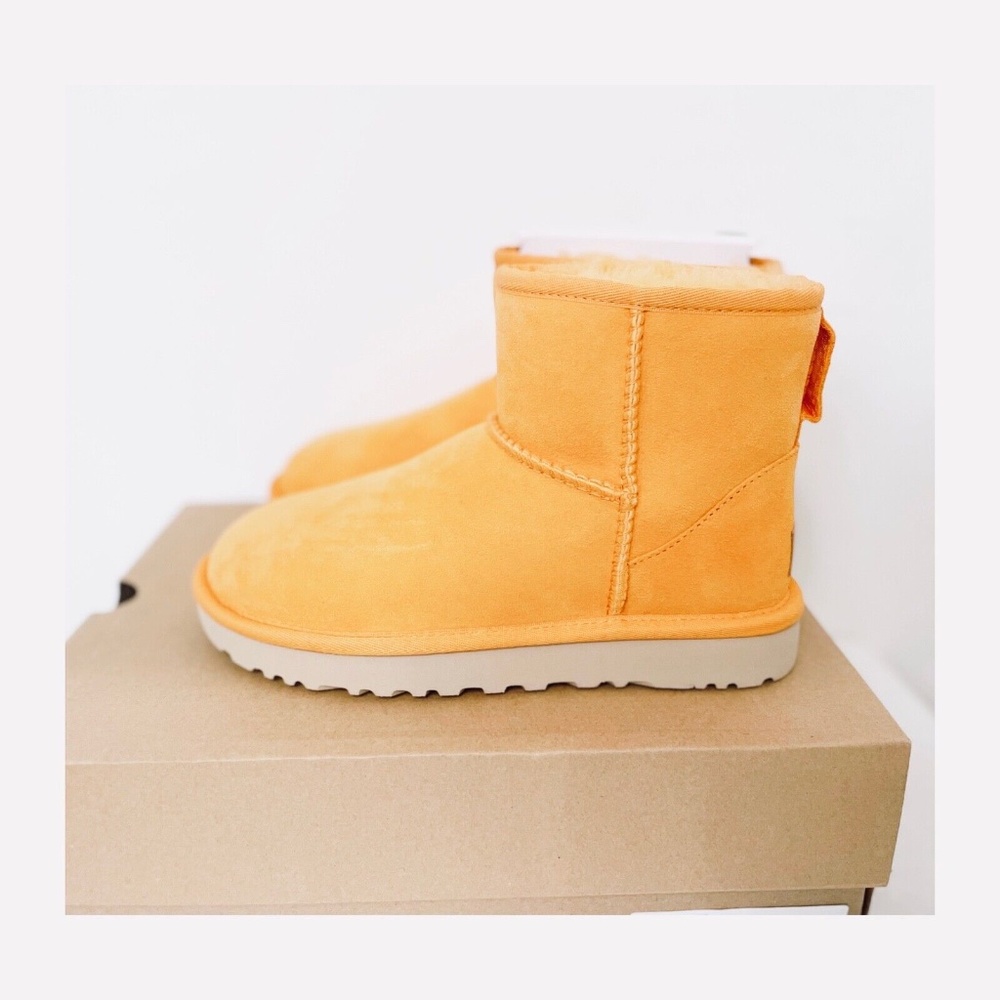 Ugg Women's Classic Mini II Suede Sheepskin Slip On Low Boots Sz 5 /Youth 3 Rare